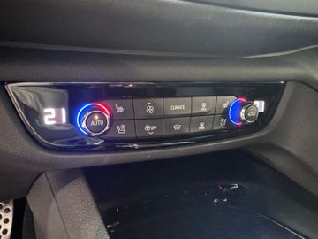 Bild 18 Opel Insignia B Sports Tourer Innovation AHK LED HUD