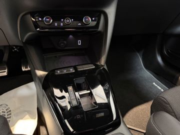 Bild 18 Opel Corsa F GS 100PS Automatik Navi Matrix